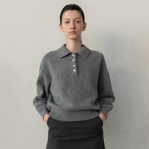 Kvindernes afslappede pullover med polo krave og elegante knapdetaljer Stilla