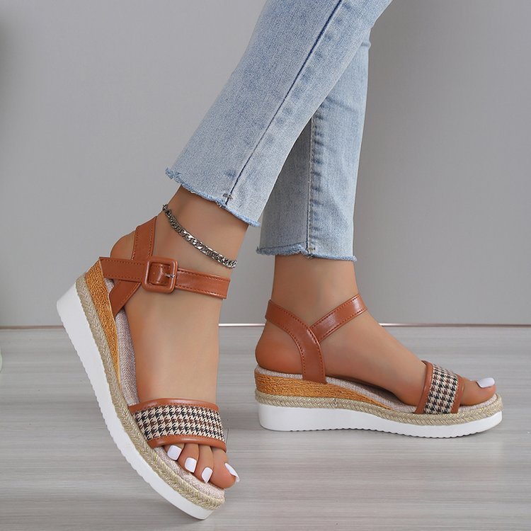 Dame Plateau-sandaler med justerbar rem og fashionable dekorativt mønster Stilla
