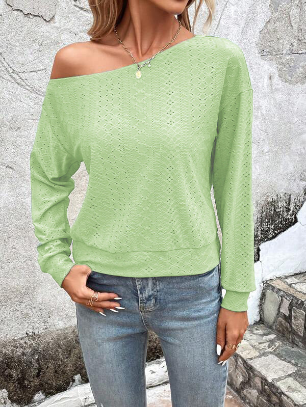 Dame Off-Shoulder Top med fin hulmønstring Stilla