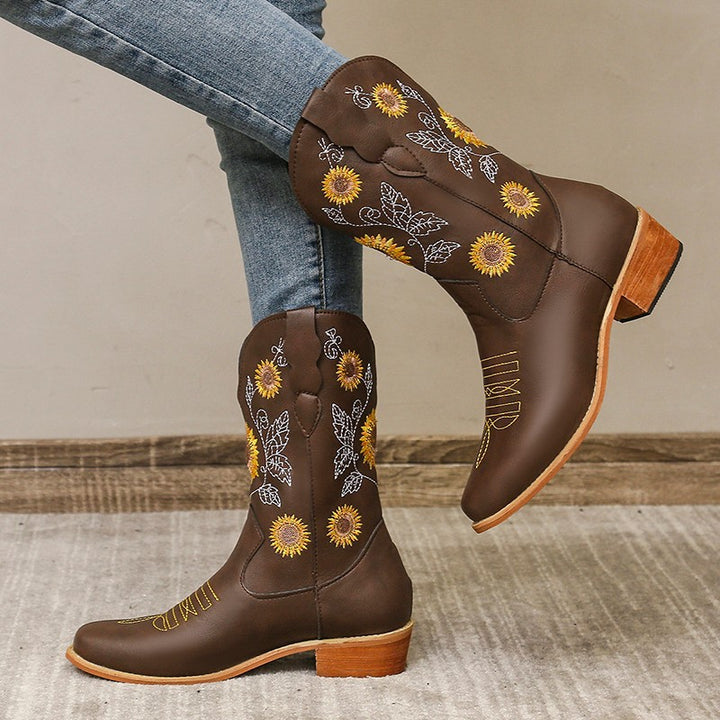 Dame trendy cowboystøvler med florale broderier Stilla