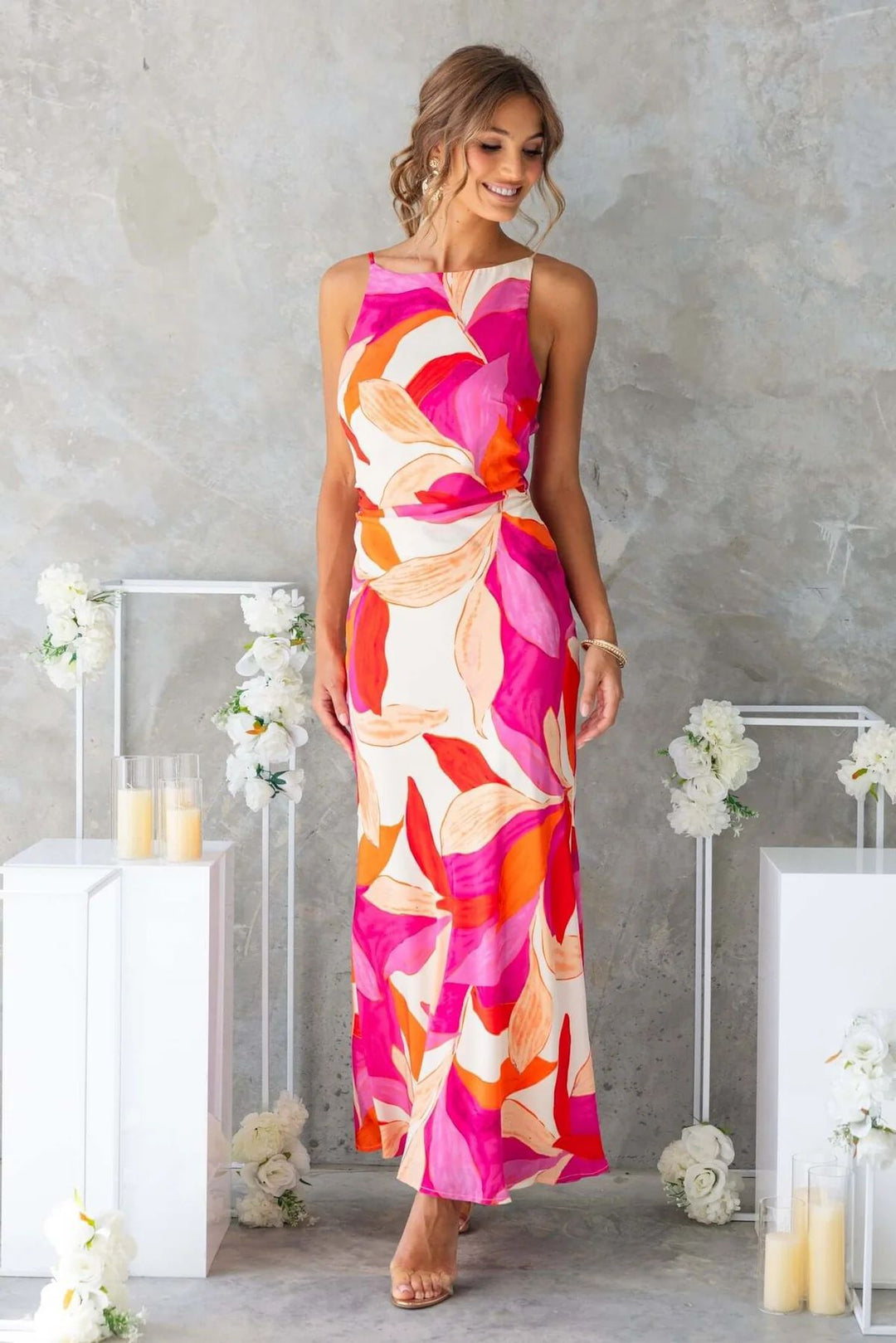 Dame maxi kjole med moderne blomsterdesign og elegant snit Skovae