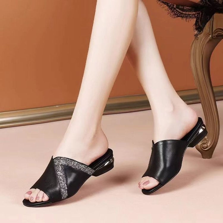 Dame elegante mules med funklerende detalje og svunget design Stilla
