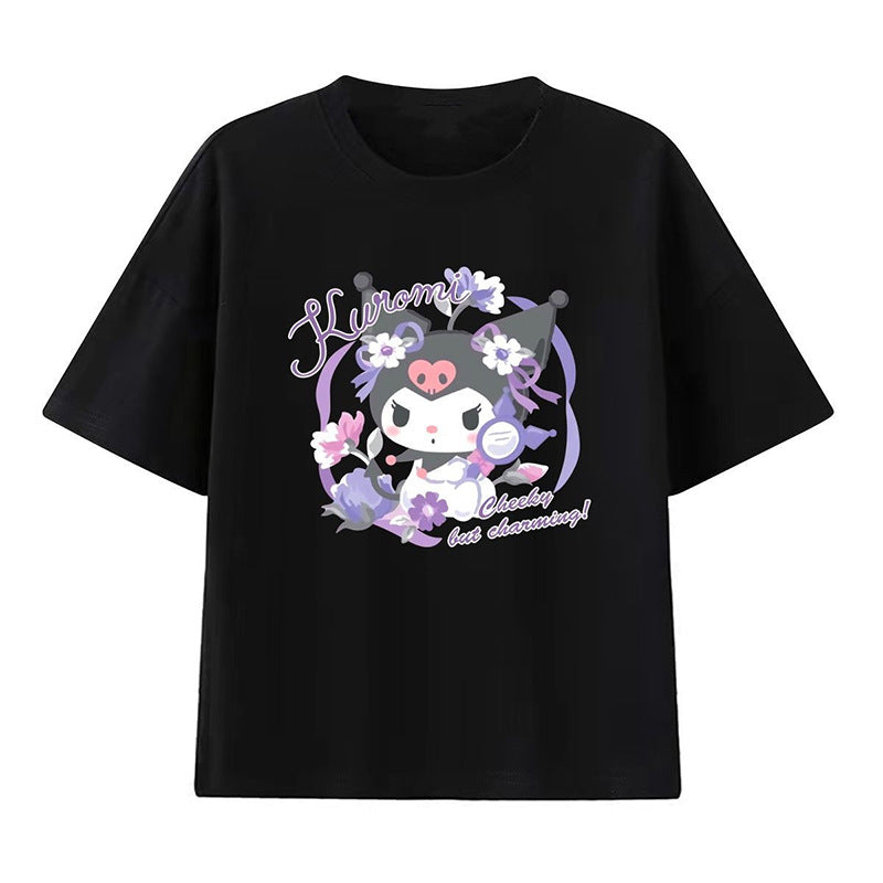 Dame T-shirt med stort Kuromi-motiv og legende tryk Stilla