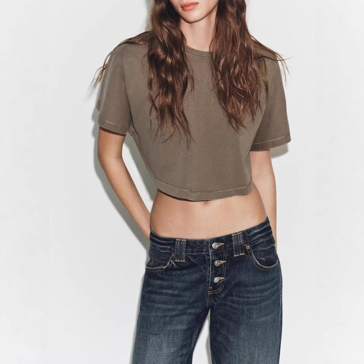Dame cropped T-shirt med bredt skårne ærmer og blødt bomuldsstof Skovae