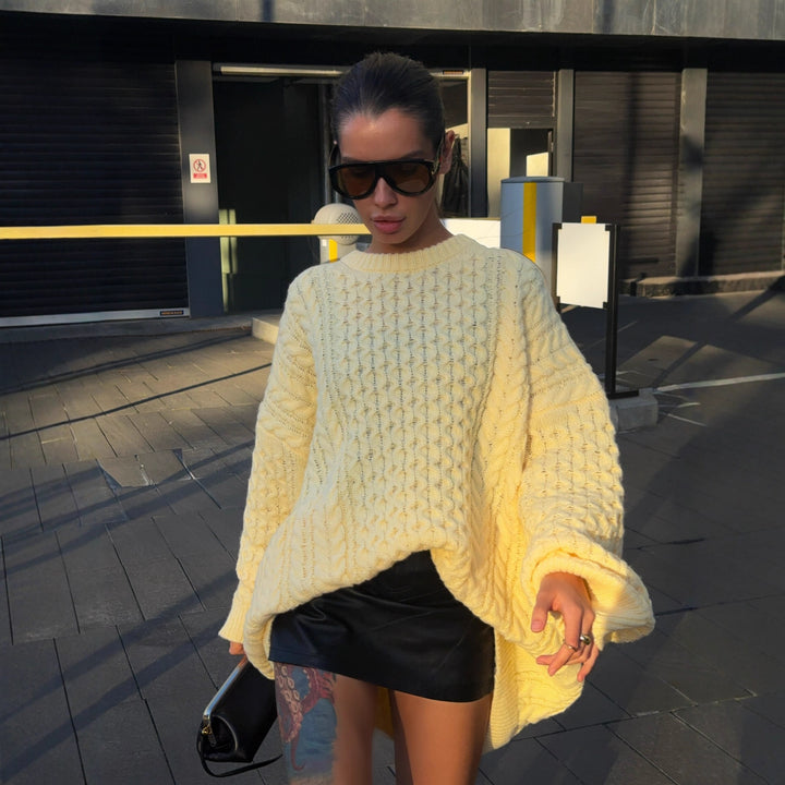 Women's striktrøje i et afslappet oversized design med et stilfuldt struktureret mønster Stilla