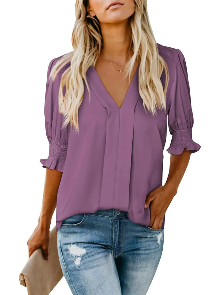 Dame elegant bluse med V-udskæring og flæsedetaljer Stilla