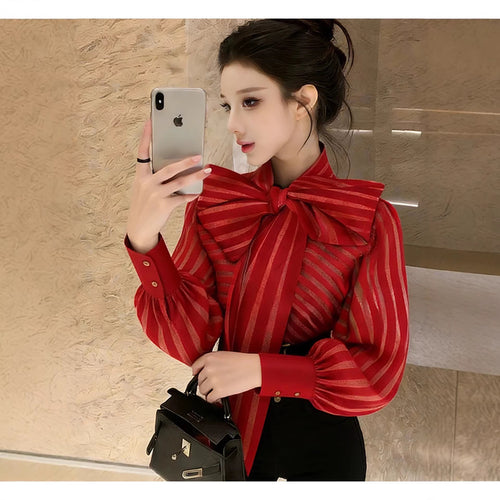 Dame Elegant bluse med voluminøs sløjfekrave og trendy stribemønster Skovae