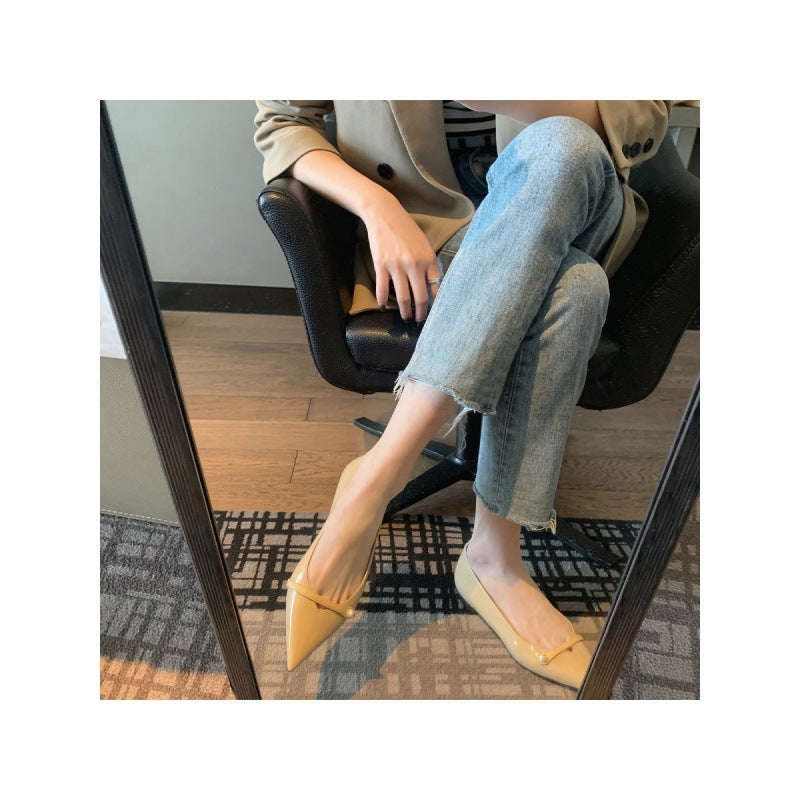 Dame elegante spidse ballerinaer med dekorativ perleaccent Stilla