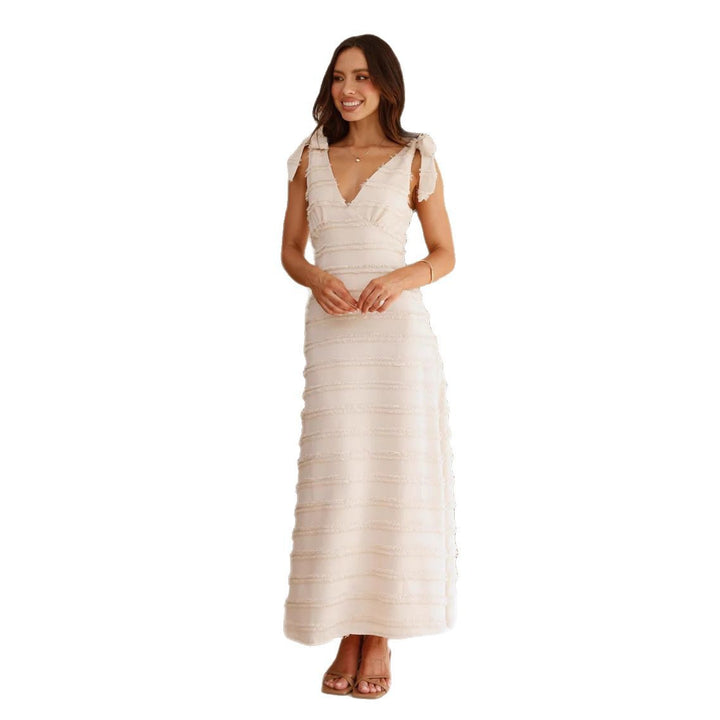Dame maxi kjole med elegant drapering design og flæse accenter