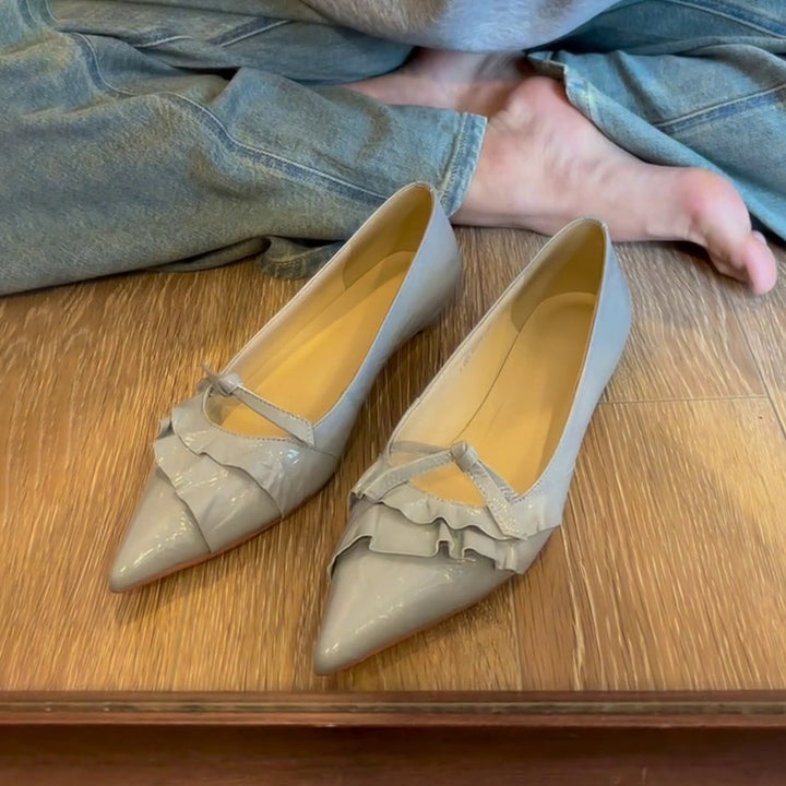 Dame elegante spidse ballerinas med ruffledetail Stilla