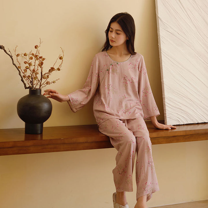 Dame Pyjama-sæt med blomstret design og behagelige, åndbare stofegenskaber Stilla