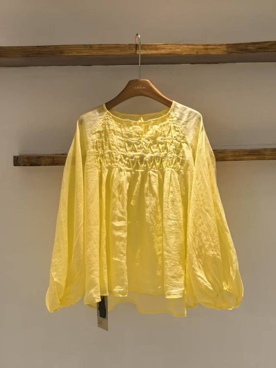 Femme Let bluse med rynket detalje Stilla