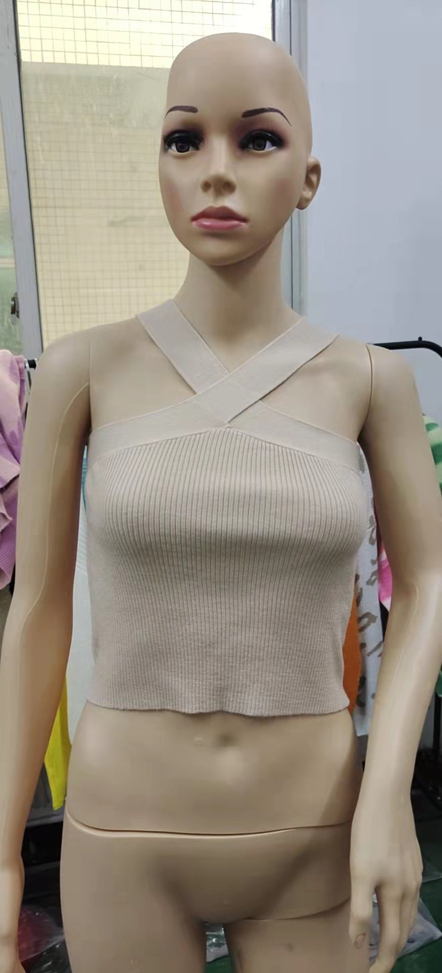 Dame Crop-Top med stilfuldt krydsbånddesign Skovae