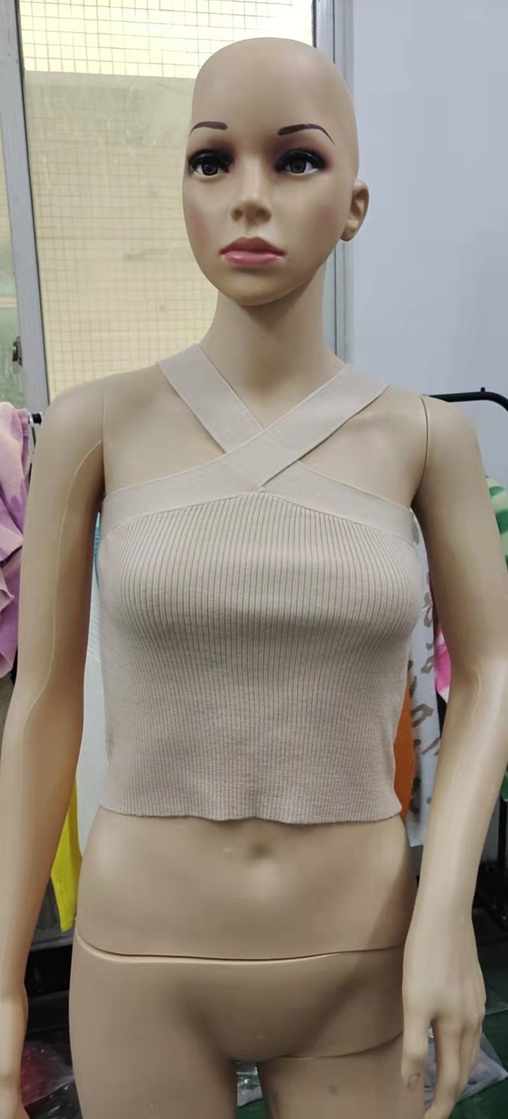 Dame Crop-Top med stilfuldt krydsbånddesign Skovae
