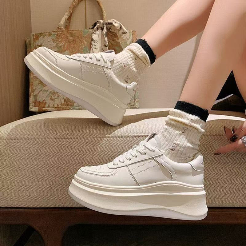 Dame platform sneakers med åndbart overmateriale og moderne design Stilla