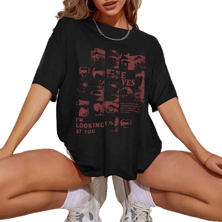 Dame Oversized T-shirt med kreativ tekst og afslappet snit Skovae
