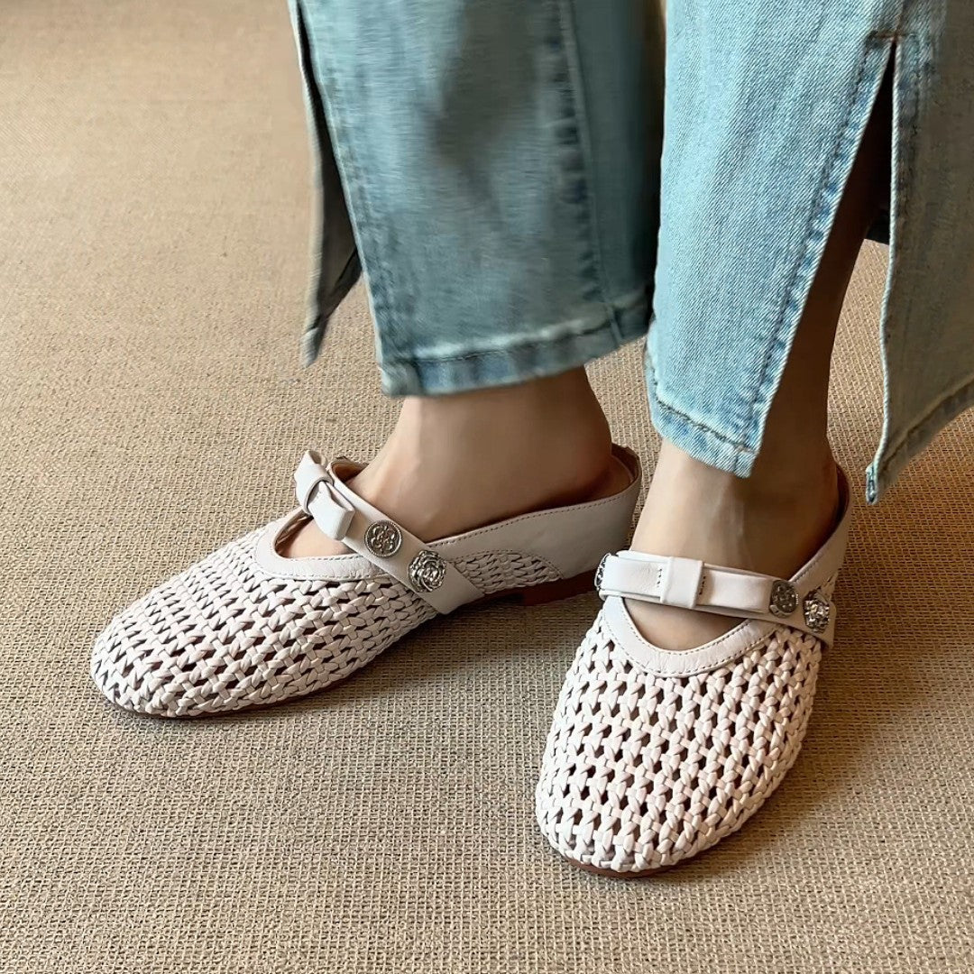 Femme Mesh Slip-On Mules med dekorativ sløjfe- og knapdetalje Stilla