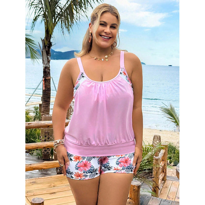Dame sportligt badeoutfit med blomstrede shorts Skovae