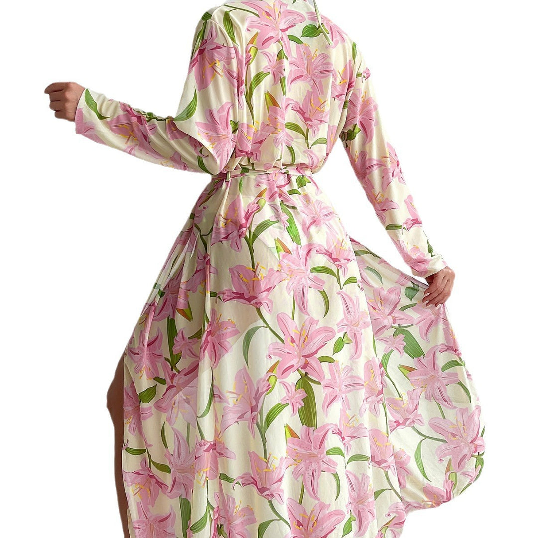 Dame Strandkimono med floral design og elegant taljering Stilla