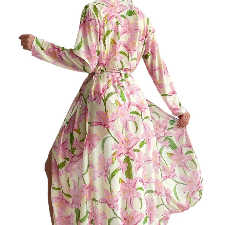 Dame Strandkimono med floral design og elegant taljering Stilla
