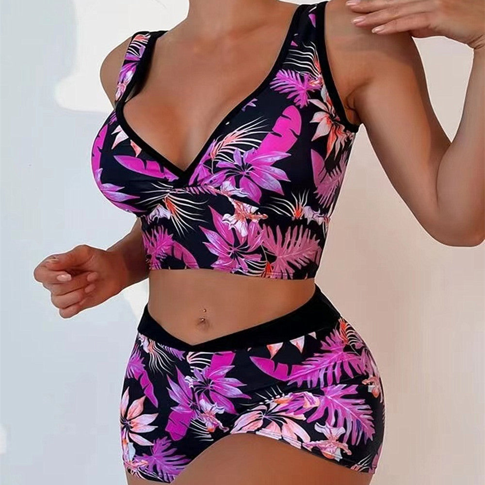Dame sport-bikini-sæt med blomsterdesign og moderigtige shorts Stilla