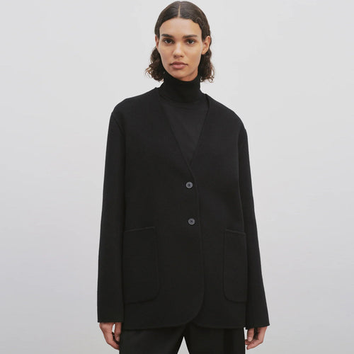 Kvinders elegante strikket blazer med store revers og praktiske lommer Stilla