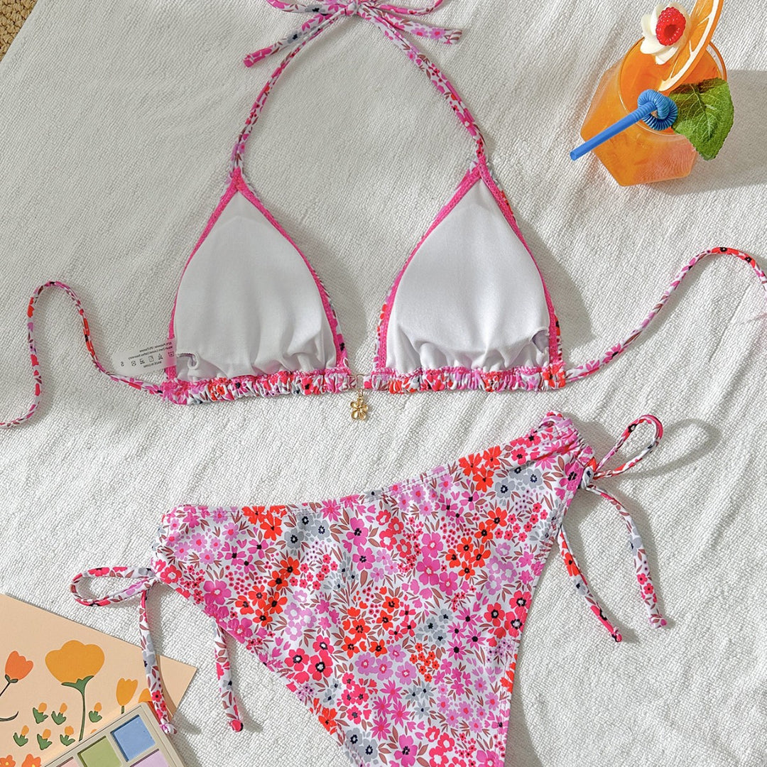 Dame trekant-bikini med justerbar bindebånd og feminint blomsterdesign Skovae
