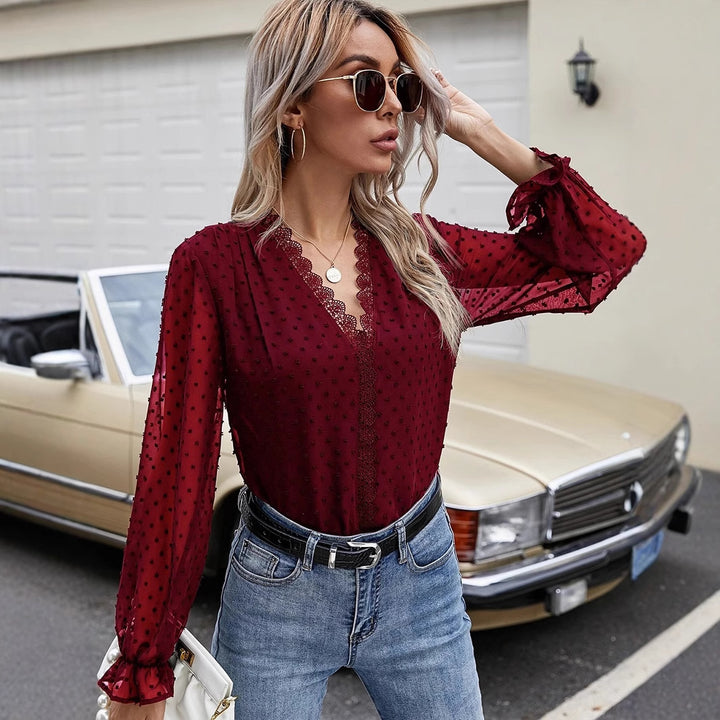 Dame chiffonbluse med elegant spidsudsmykning og ballonformede ærmer Stilla
