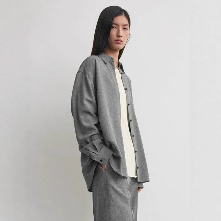 Kvinders oversized skjorte bluse med moderne snit og afslappede detaljer Stilla