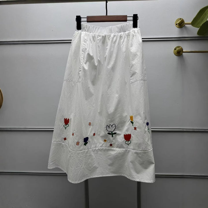Damebluse med floral broderidesign og elegant taljejustering Stilla