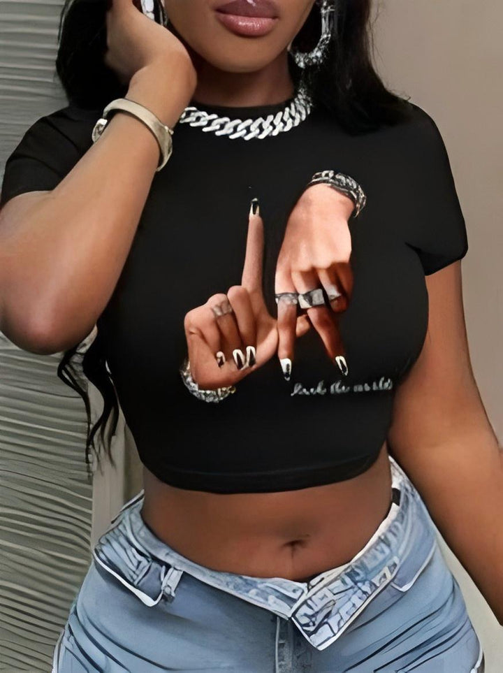 Dame Crop-Top med kunstnerisk statement-tryk Skovae