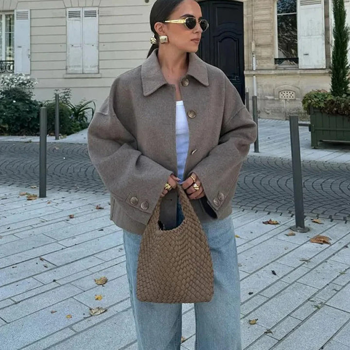 Dame cropped overgangsjakke med praktiske knapdetaljer og store lommer Stilla