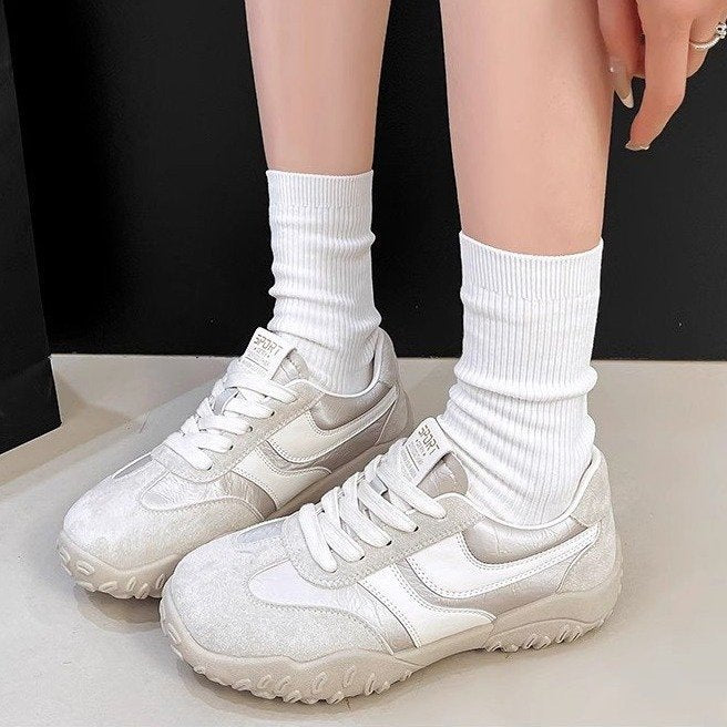 Dame Sneakers i sporty design med høj kvalitet velour læder overflade og skridsikker sål Stilla