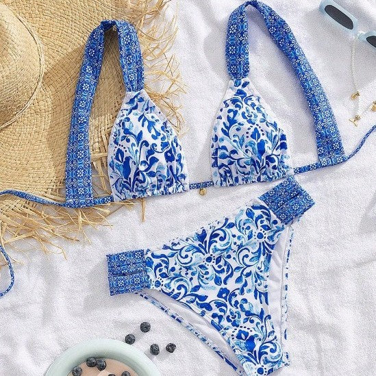 Dame bikini med dekorative volanger og elegant mønster Skovae