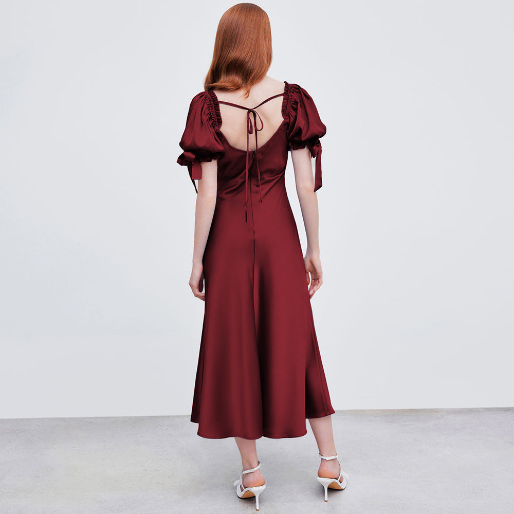 Dame midi kjole med elegante pufærmer og chic V-hals Stilla