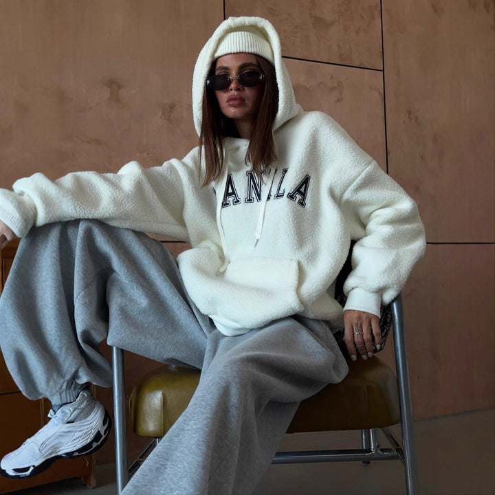 Kvinders oversized fleece hoodie med broderet logo Stilla