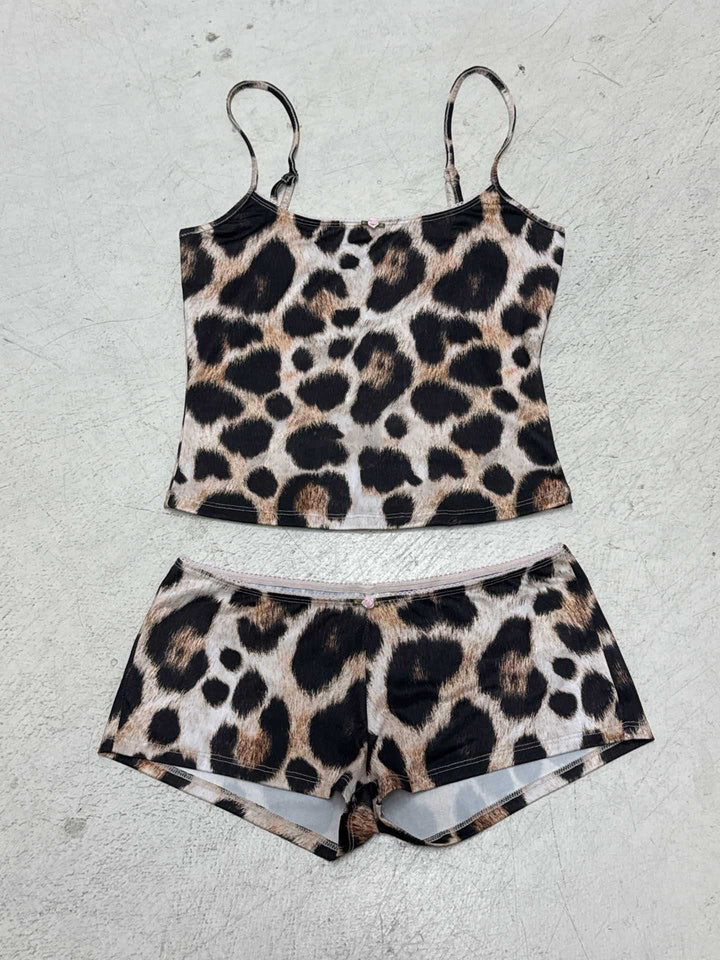 Damen Bandeau-Bikini-Set mit Rüschenshorts und stylischem Tiermuster Skovae