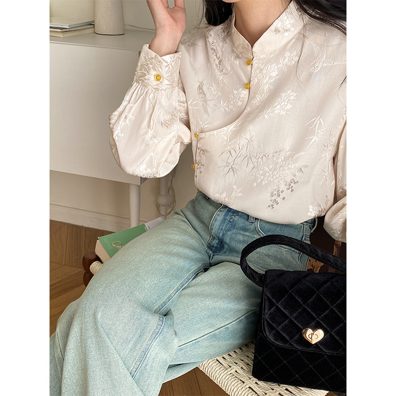 Damebluse med blomsterbroderi og fine knapdetaljer Stilla