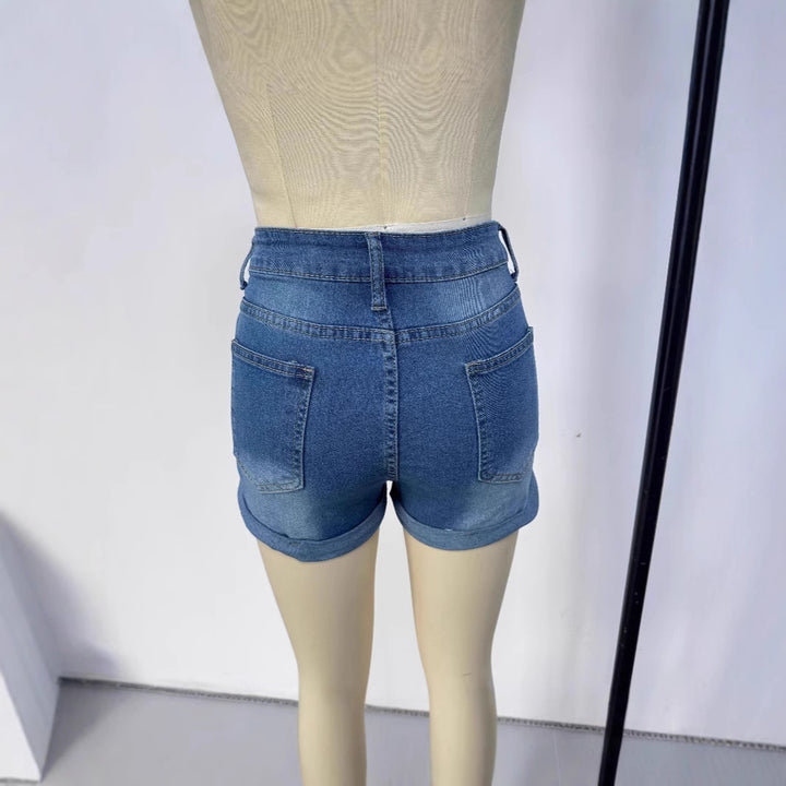 Dame korte Destroyed Denim-shorts i afslappet look med opsmøgede masker og stilfulde revnedetaljer Skovae