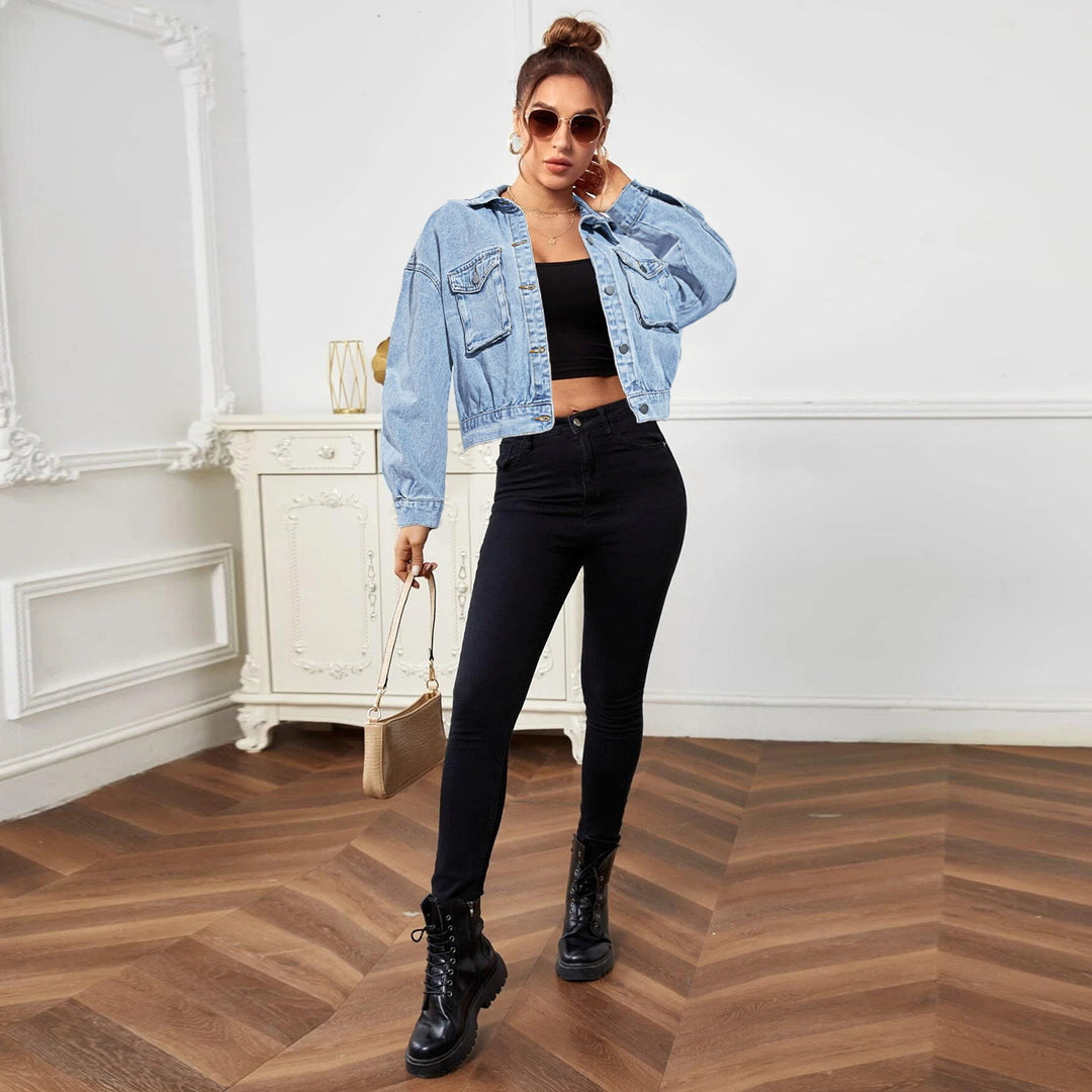 Damer afslappet cropped denimjakke med fashionable skulderdetaljer og praktiske lommer Stilla