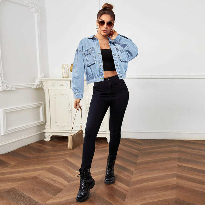 Damer afslappet cropped denimjakke med fashionable skulderdetaljer og praktiske lommer Stilla