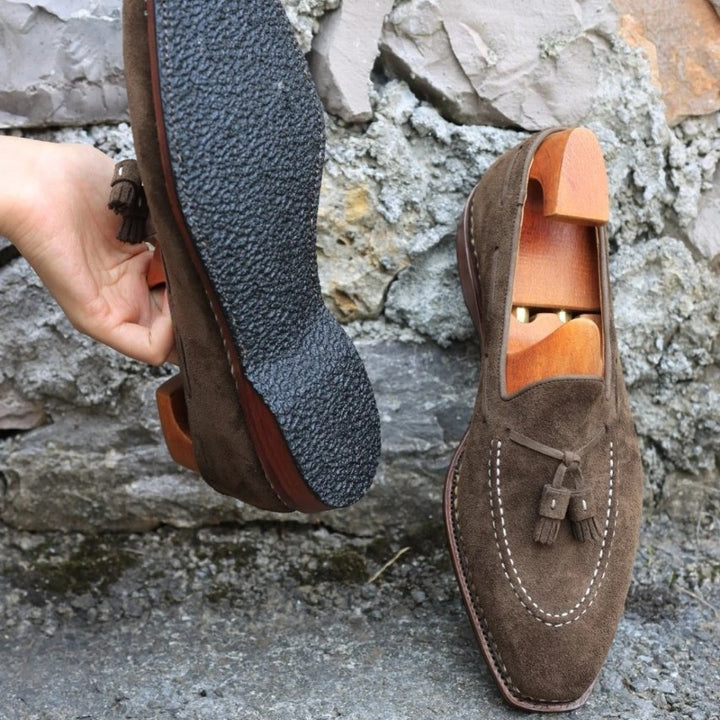 Herrer ruskinds slippers med dekorative kvaster Stilla