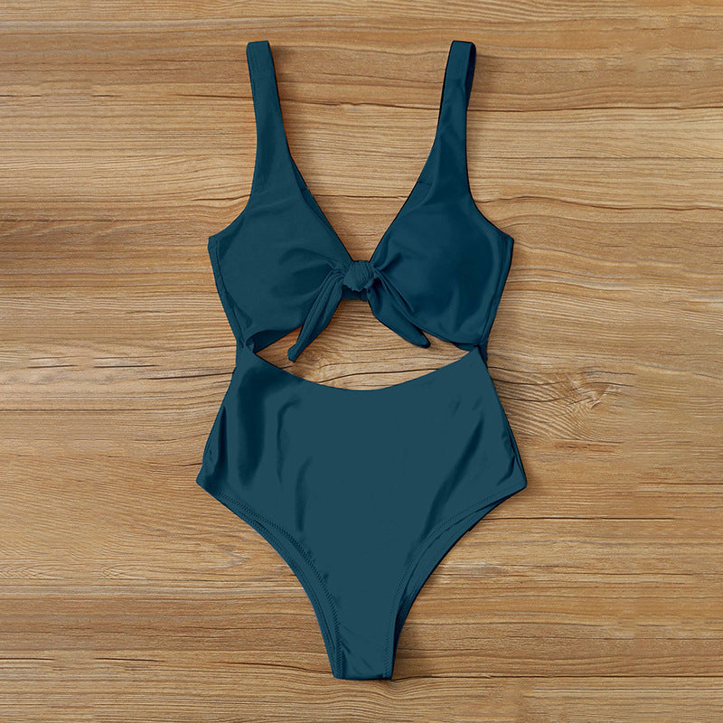 Dame Højt Skåret Bikini-Sæt med Foran Knoten og Cut-Out Design Stilla