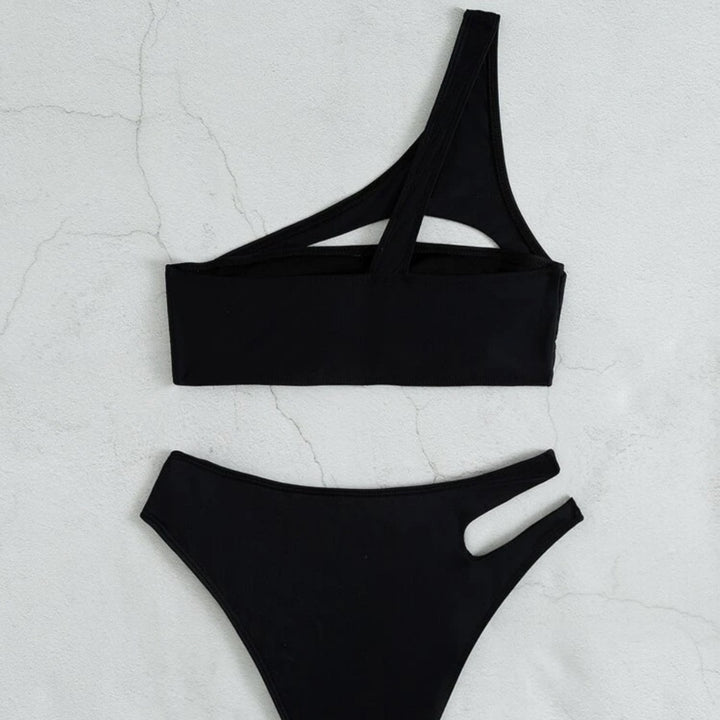Dame bikini-sæt med asymmetrisk design og spændende cut-out Stilla