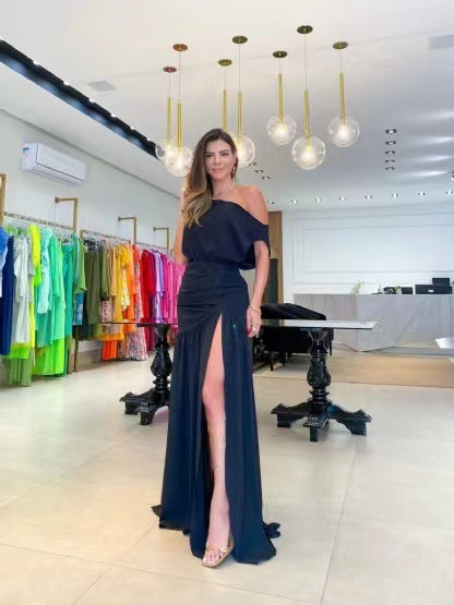 Dame Langærmet kjole med sidelængde og off-shoulder design Skovae
