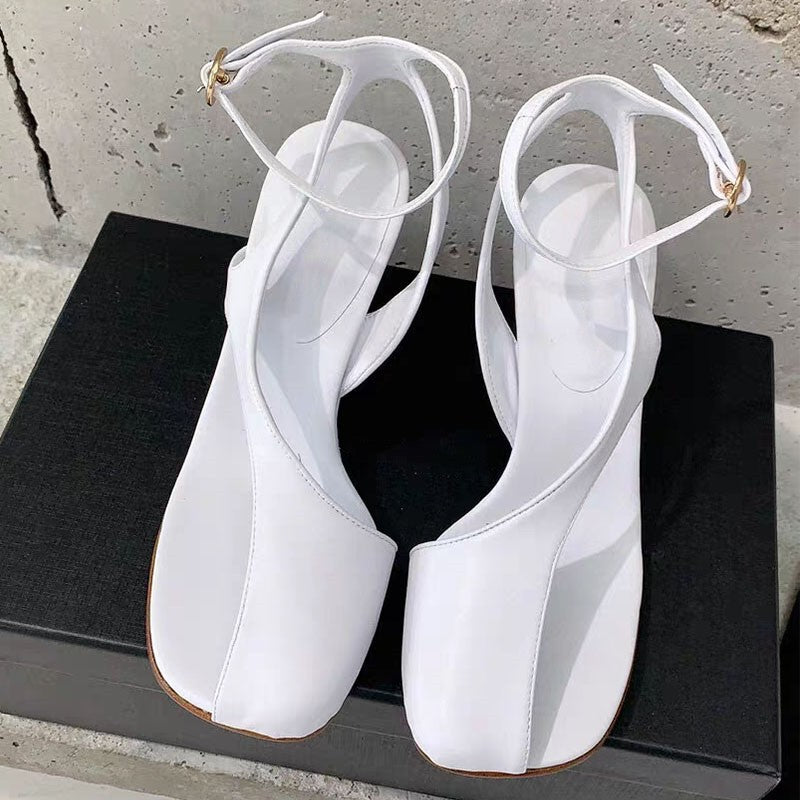 Femme Højhælede Sandaler med skulpturel Ankelrem-Design Stilla