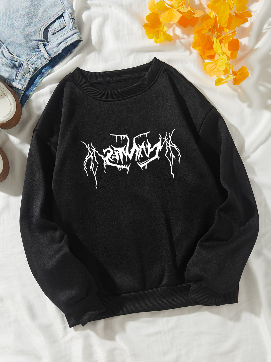 Kvinders afslappede sweatshirt med moderne grafisk design Skovae