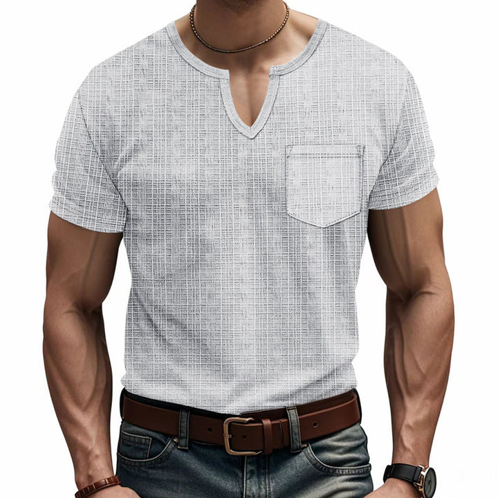 Herre kortærmet Henley-shirt med moderne V-udskæring og praktisk brystlomme Stilla