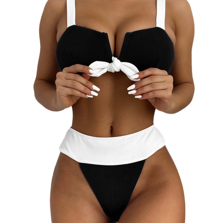 Dame bikini med innovativt design og raffinerede stropdetaljer Stilla