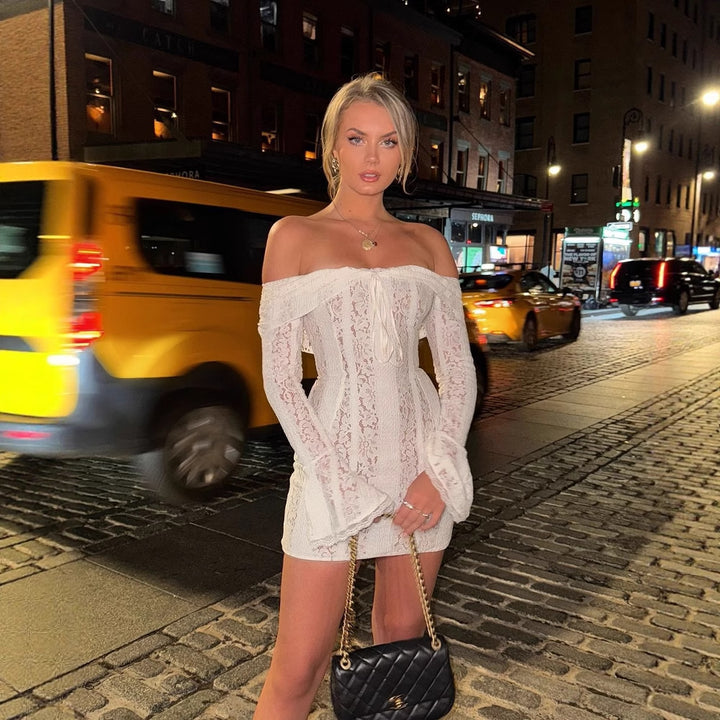 Dame spids top med off-shoulder design og lange ærmer Skovae